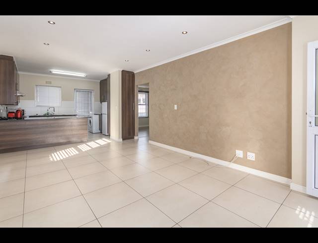 2 BEDROOM FREEHOLD SOLD IN SUNNINGDALE